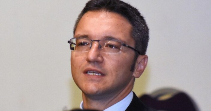 Това което се случва е омерзително Това коментира Кристиан Вигенин Оставяме