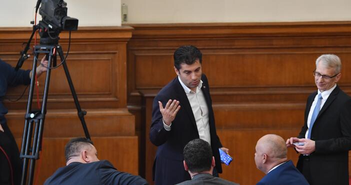 Кирил Петков е бил призован на разпит в Софийската районна прокуратура.