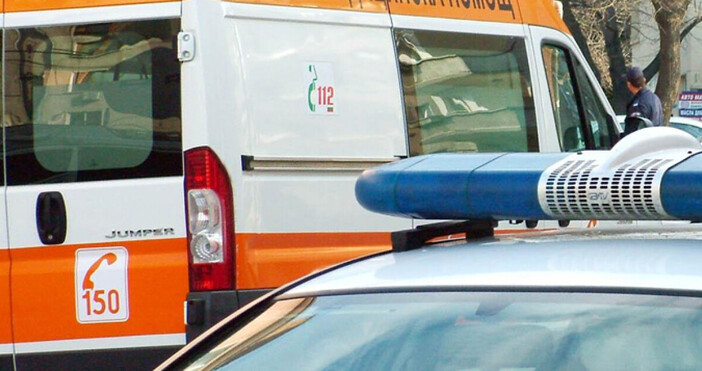 Пътен инцидент в центъра на София Тролейбус движещ се по
