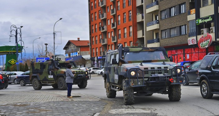 НАТО съобщи че изпраща допълнителни сили в Косово след сблъсъците в