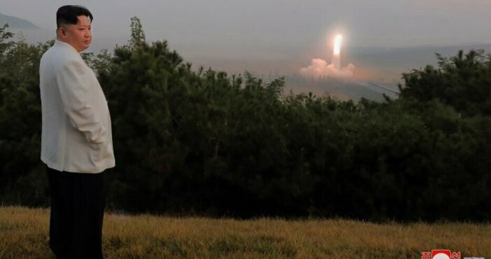 Южнокорейските военни съобщиха че Северна Корея е изстреляла предполагаема ракета носител