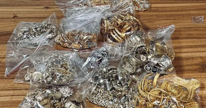 Източник: Агенция МитнициМитнически служители откриха контрабандно пренасяне 4.3 кг златни