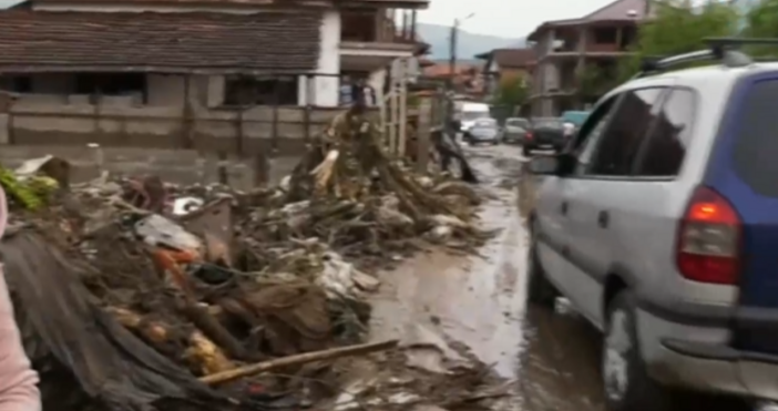 Реката в Берковица преля и новодни града Хората са евакуирани