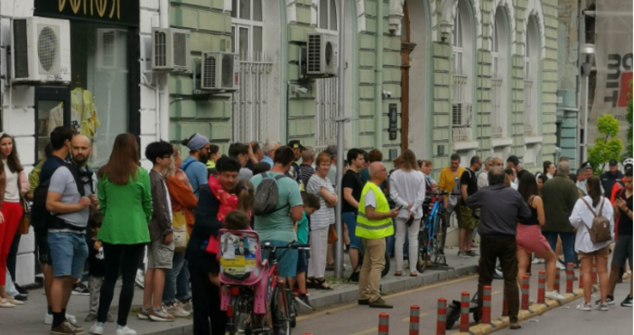 Снимки Петел“Започна протестът на Продължаваме промяната“ във Варна.Той е срещу