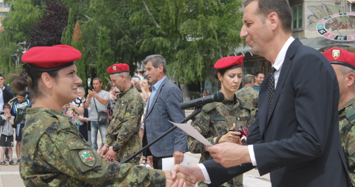 Днешният ден ще остане специален за млади военнослужещи Тържествен ритуал по