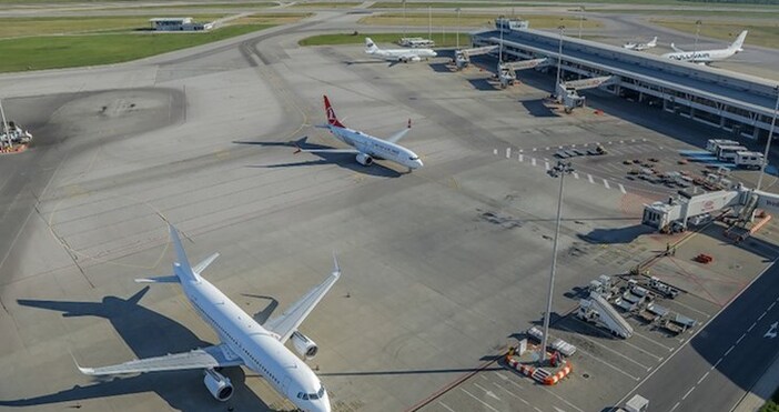 Инцидент на софийското летище Малък частен самолет е спукал гума при кацане днес