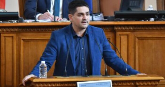 Депутатът Радостин Василев се обърна от парламентарната трибуна към Бойко
