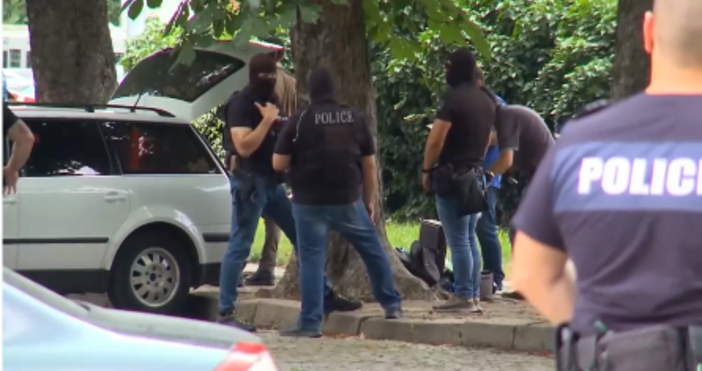ДАНС арестува четирима души в Пловдив за пране на пари.
