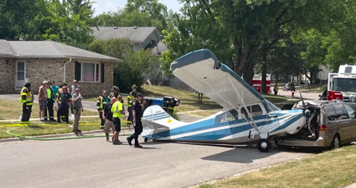 Малък самолет се разби на американска уличка в шата  Уисконсин Според