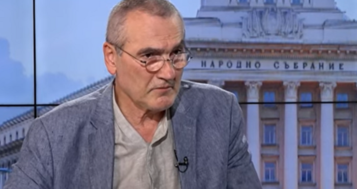 Стопкадър Euronews BulgariaЖурналист атакува лидера на ГЕРБ Политическата криза се