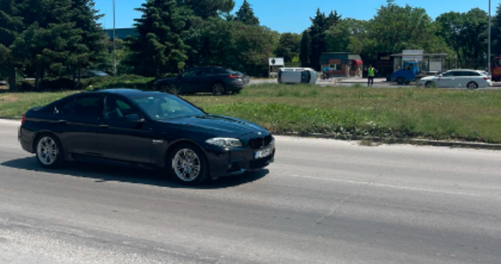 Пътен инцидент с преобърната кола е станал днес в Евксиноград