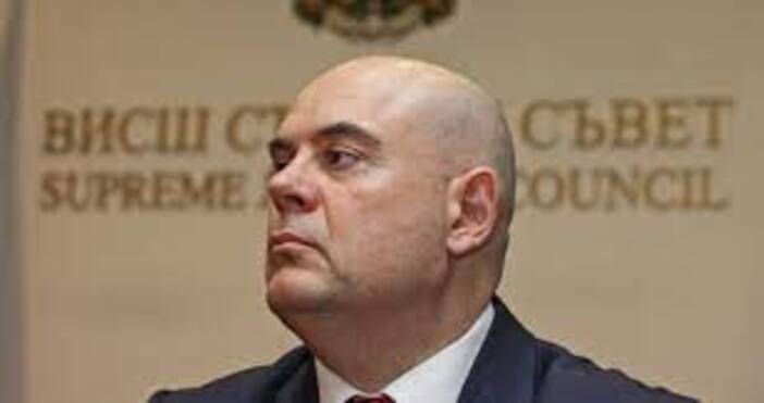 Гешев поставя ново начало Бившият главен прокурор прикова вниманието с