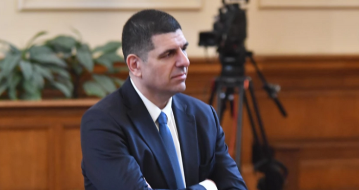 Той  допълни че е изключително важно бюджетният дефицит да влезе