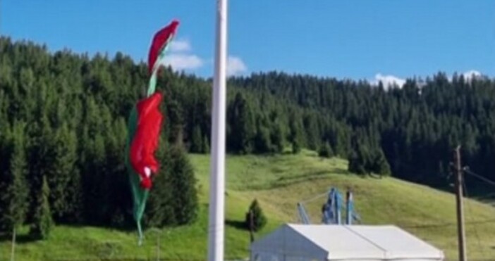 Знамето падна от пилона на Рожен показват кадри от видео