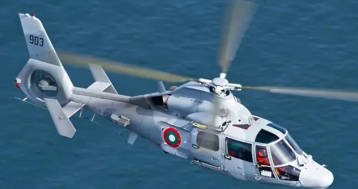 Вертолет от морската вертолетна авиобаза Чайка извърши планирани полети с