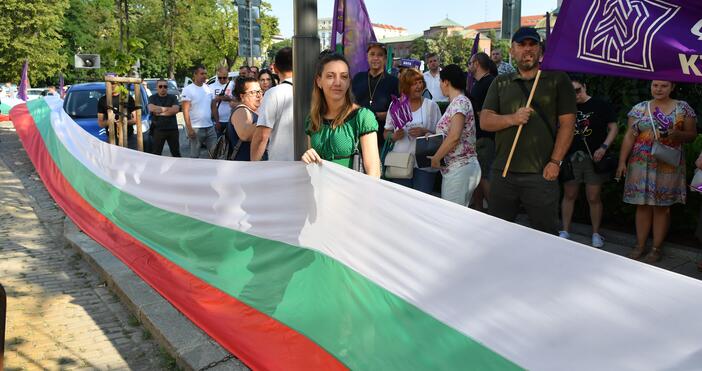 Пари за заплати има достатъчно, няма нужда да се реже