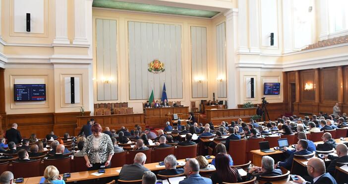 Нов скандал тресе парламента днес. Три партии - БСП, ИТН