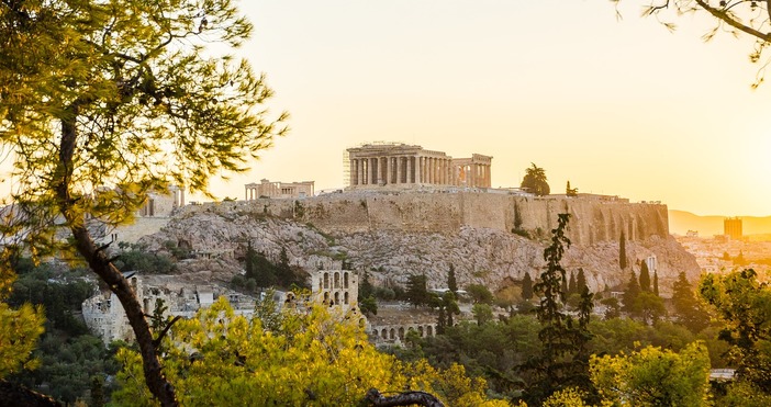 В Гърция раздават вода на туристите заради жегата: Властите в Атина