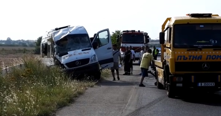 Инцидент с пътнически бус на магистрала Марица   Бус със седем пътници