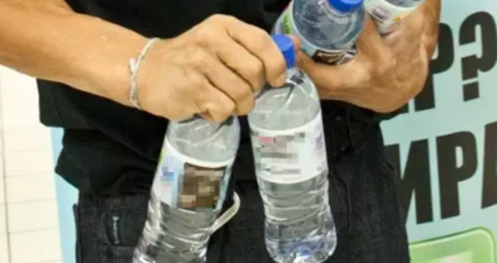 В Стара Загора раздават безплатна вода на пътниците в автобусите