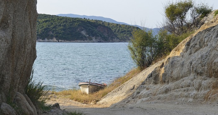 Жегите морят туристите и местните в Гърция  Втори ден Гърция е