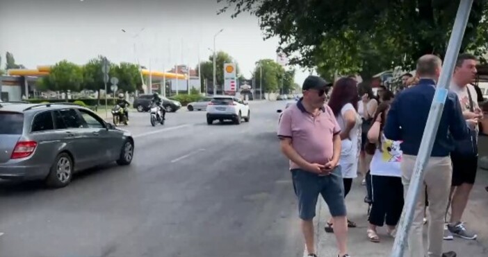 Пловдивчани излязоха на протест в района на тежката катастрофа при която майка и