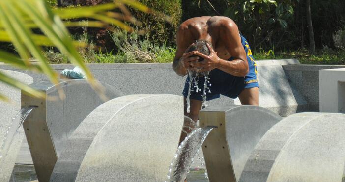 Температурата на морската вода е 25° 27°През нощта ще бъде ясно