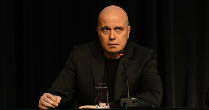 Лидерът на партия Има такъв народ Слави Трифонов коментира във