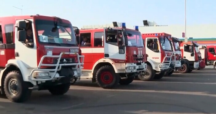 За Гърция вчера замина нова група от 50 български пожарникари