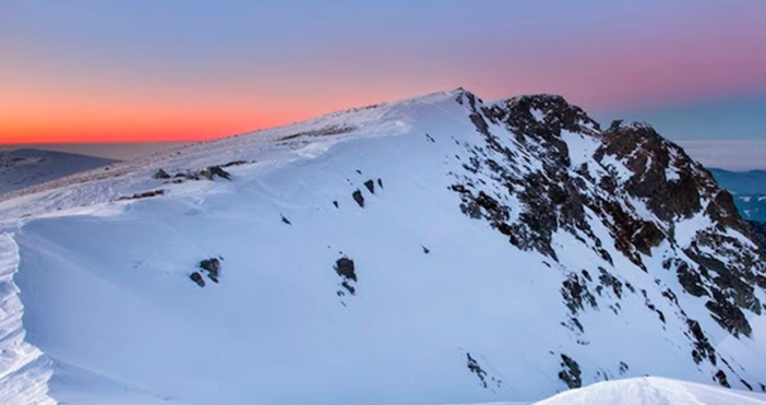 Сняг заваля на връх Мусала съобщиха от При измерени 42
