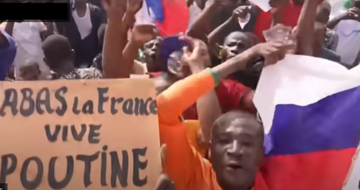 Хиляди поддръжници на хунтата която превзе Нигер с преврат по