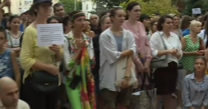 Варна също протестира срещу насилието над 18 годишното момиче от Стара