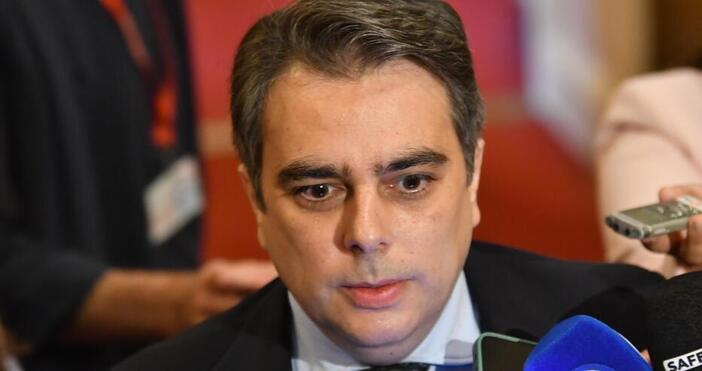 Финансовият министър съобщи важна новина за много българки С наградата Ангелско