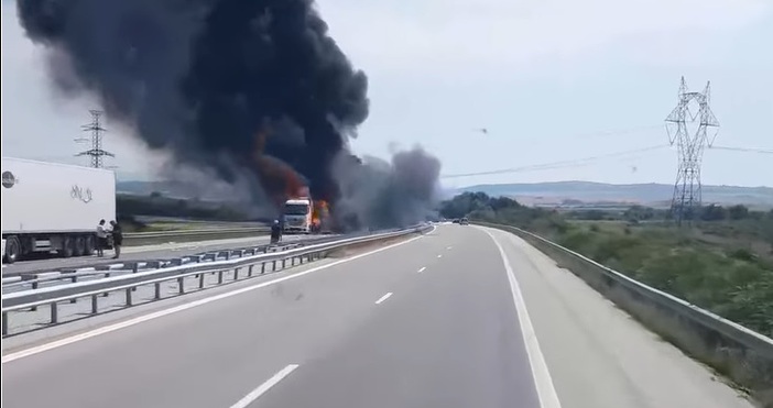 Тежкотоварен автомобил се запали на магистрала Марица в района на