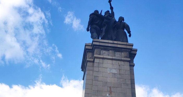 Промениха статута на исторически паметник   Паметникът на Съветската армия