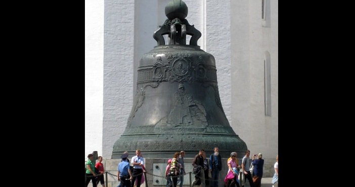 Цар Камбана е най голямата камбана в света отлята за Успенския събор в Кремъл  Москва