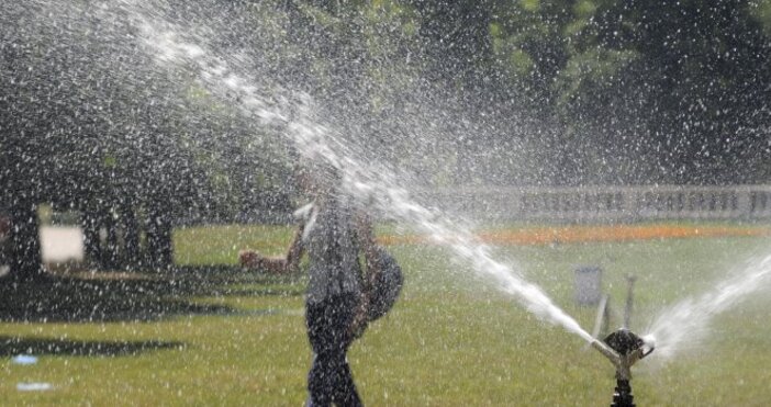 Днес времето ще бъде слънчево и горещо Вятърът от изток югоизток