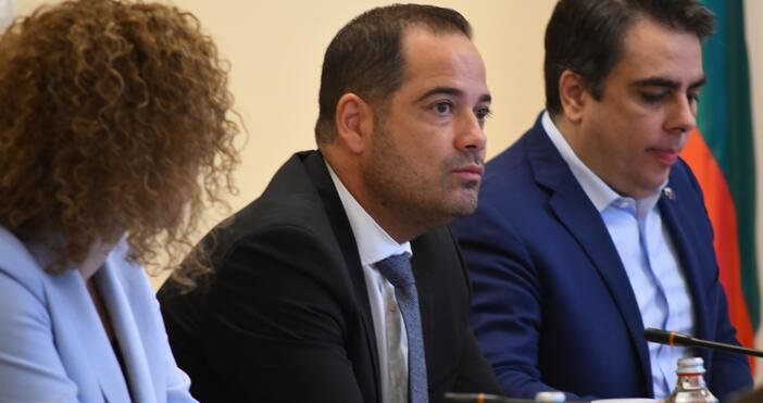 Вътрешният министър Калин Стоянов категорично отрече да има чистка в МВР. 