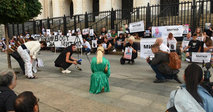 Снимки Жители на Цалапица излязоха на национален протест пред Съдебната