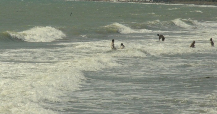 Властите в Констанца се намесиха след силна експлозия в морето