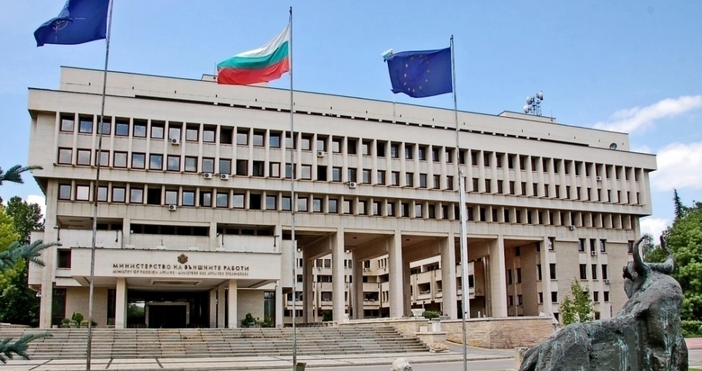 Външно министерство излезе с официално изявление за задържаните трима българи.До