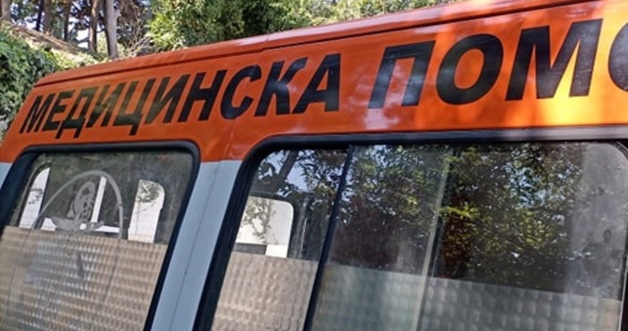 Две деца пострадаха при катастрофа на пътя между селата Вълково