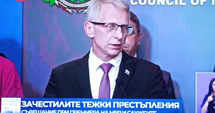 Министър-председателят Николай Денков отрече да е разговарял някога с показно