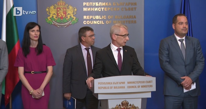 Премиерът Николай Денков даде брифинг след съвещанието с директорите на
