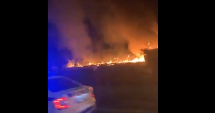 Пожар изпепели дървените бараки на Цирковата площадка във Варна. Сигналът