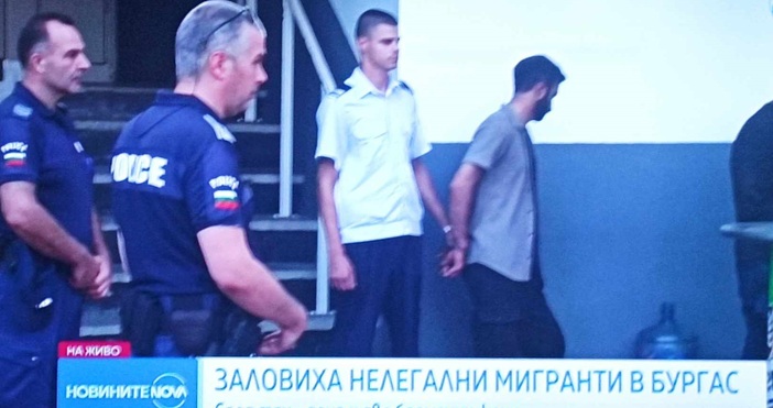 Задържаха 28 нелегални мигранти в Бургас съобщава Нова телевизия Те