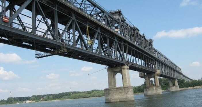 Движението по Дунав мост е възстановено съобщи брягнюз Запушването се случи след