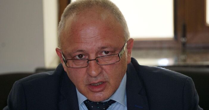 Бившият вече апелативен прокурор на Варна Владимир Чавдаров отива на