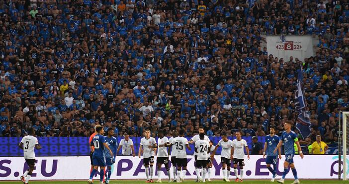 Мъж счупи бутилка в близост до Паметника на Съветската армия. Той