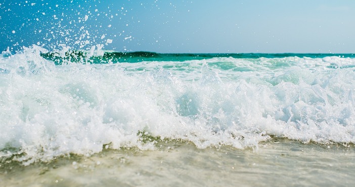 Временна забрана за къпане на плаж на Никити в община